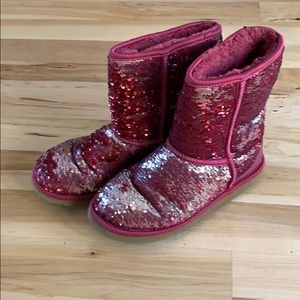 Ugg Short Reversible Ruby/Silver Sequin